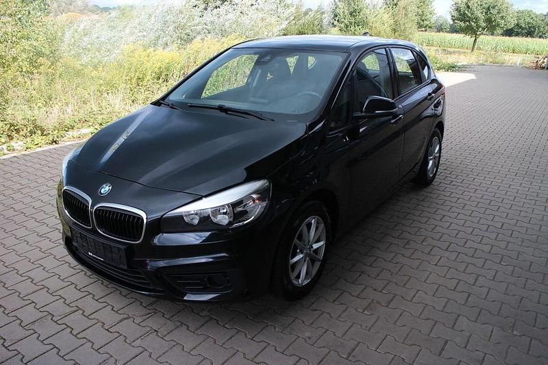 Schwarz Gebraucht 2016 BMW 216 Active Tourer Basis Van / Kleinbus | 8.950 € (Superpreis) - Bild 1/4