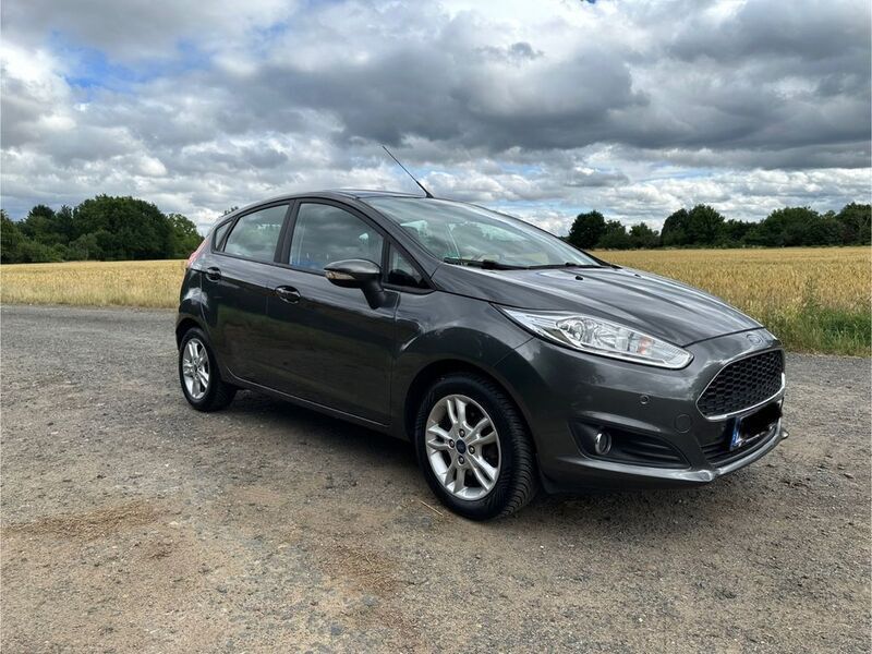 Grau Gebraucht 2016 Ford Fiesta SYNC Edition Kleinwagen | 5.900 € (Fairer Preis) - Bild 1/4
