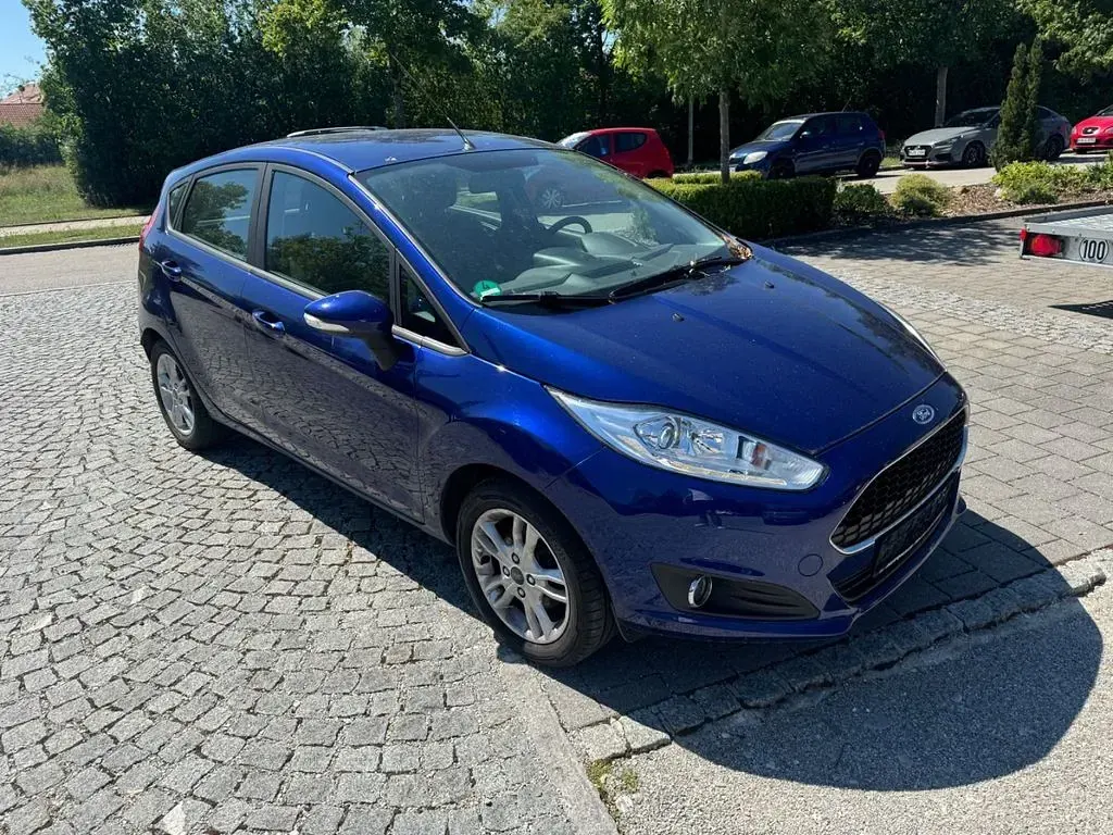 Gebraucht Ford Fiesta Celebration 101 PS (74 kW) 2016 Blau Kleinwagen