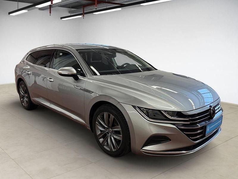 Gebraucht VW Arteon Elegance 150 PS (110 kW) 2023 Pyritsilber metallic (metallic) Kombi