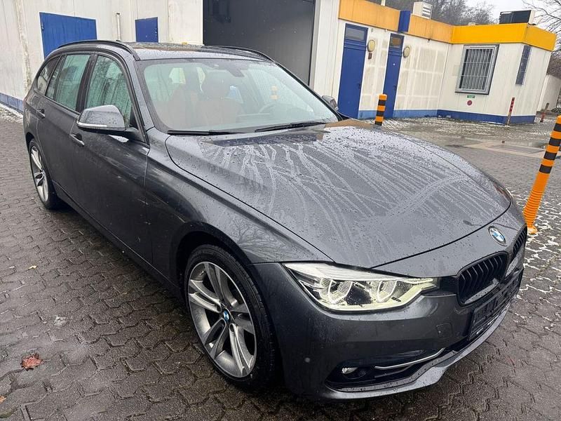 Gebraucht BMW 330 Sport Line 258 PS (189 kW) 2016 Grau Limousine