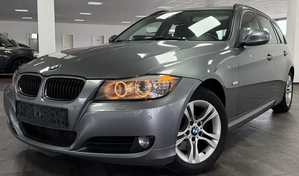 Gebraucht BMW 318 Sport Line 143 PS (105 kW) 2012 Grau Kombi