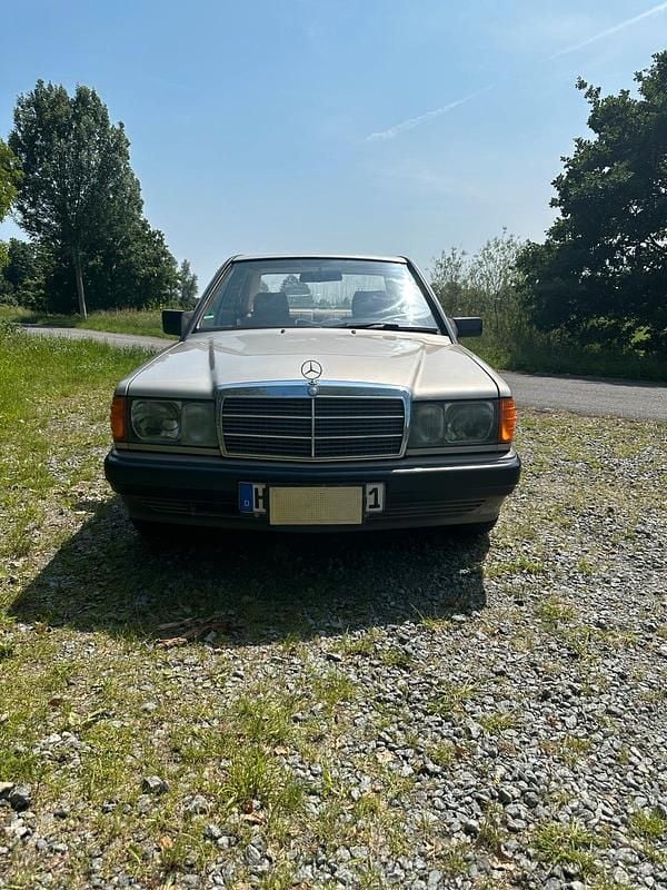 Silber Gebraucht 1991 Mercedes 190 Kleinwagen | 2.500 € - Bild 1/4
