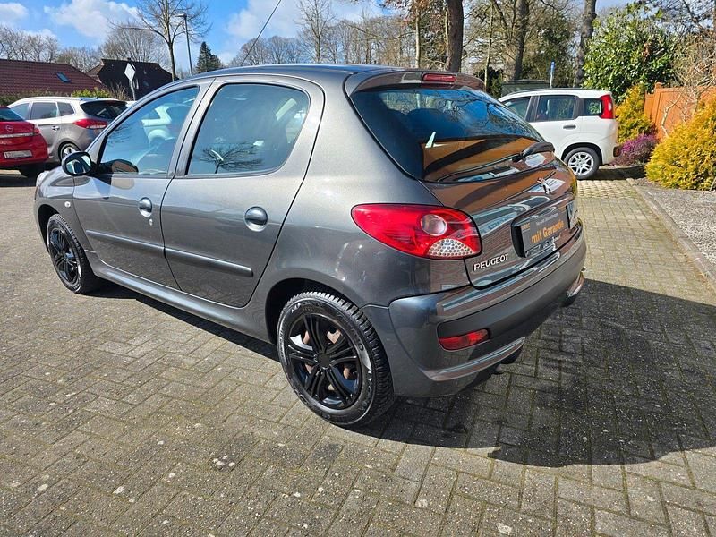 Gebraucht Peugeot 206+ Basis 60 PS (44 kW) 2011 Grau Kleinwagen