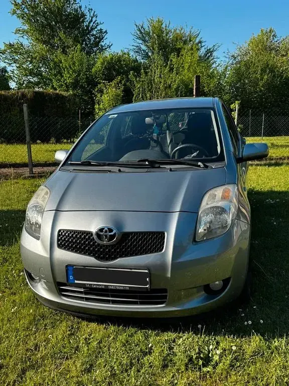 Gebraucht Toyota Yaris Cool 87 PS (63 kW) 2008 Grau Kleinwagen
