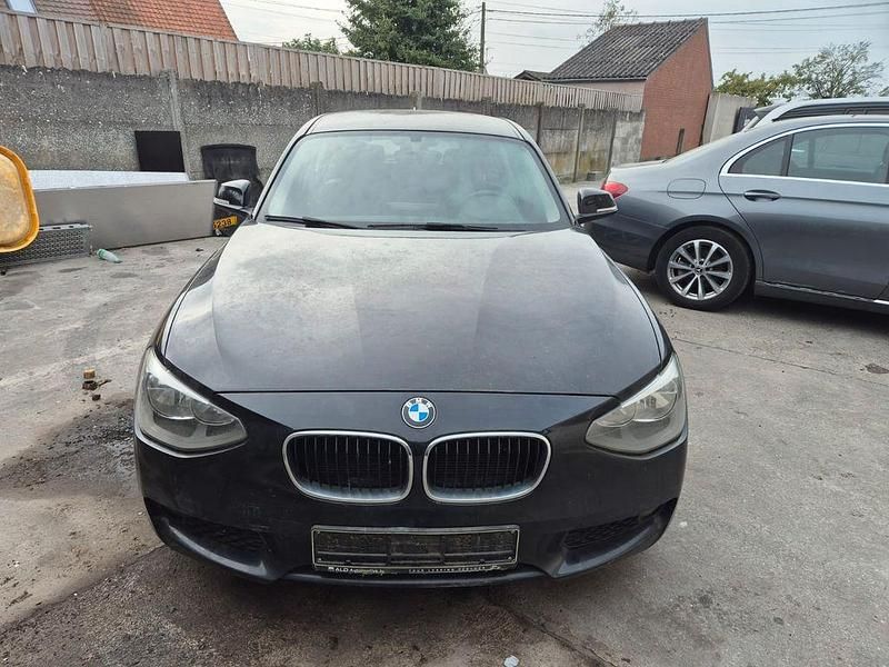 Schwarz Gebraucht 2013 BMW 118 Sport Line Kleinwagen | 8.900 € (Superpreis) - Bild 1/4