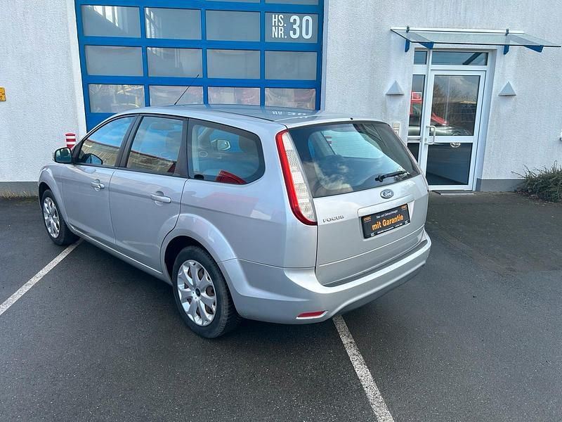 Używany Ford Focus 70 KM (51 kW) 2008 Srebrny Kombi