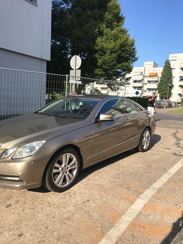 Gelb Gebraucht 2011 Mercedes E350 Coupé | 9.250 € (Superpreis) - Bild 1/4