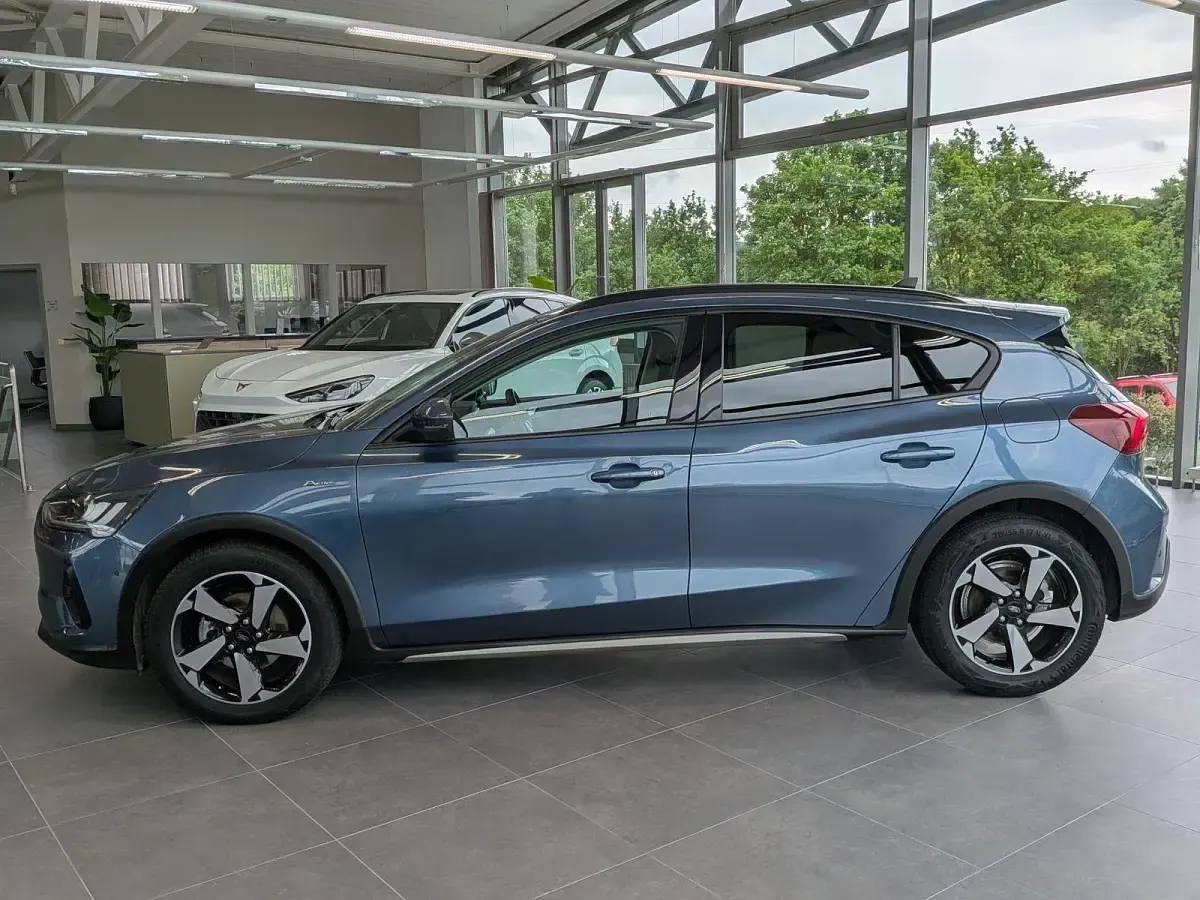 Gebraucht Ford Focus Active 155 PS (114 kW) 2024 Blau Limousine