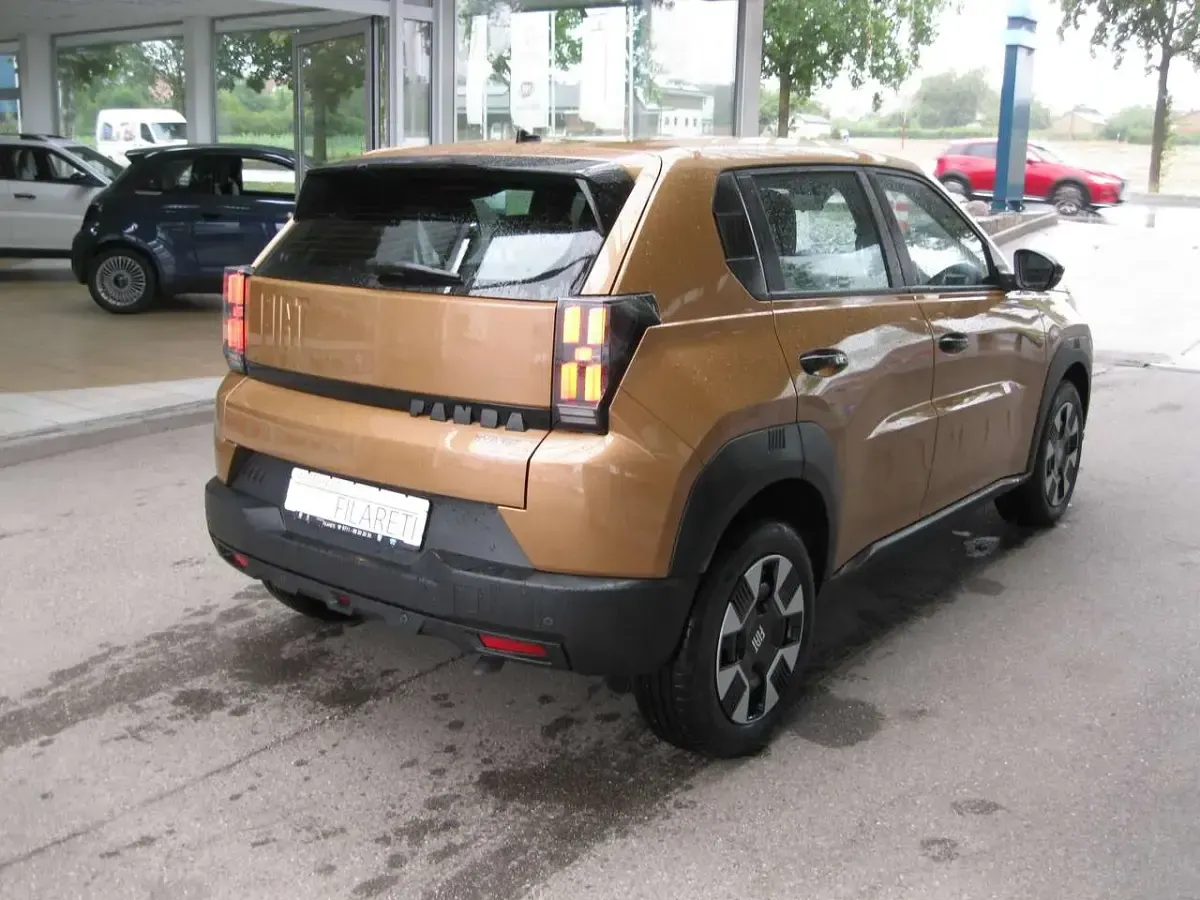 Neu Fiat Grande Panda Icon 110 PS (80 kW) 2026 Luna bronze Kleinwagen
