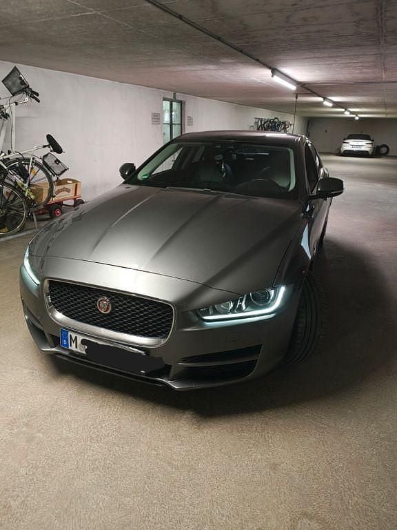 Gebraucht Jaguar XE 179 PS (131 kW) 2016 Grau Limousine