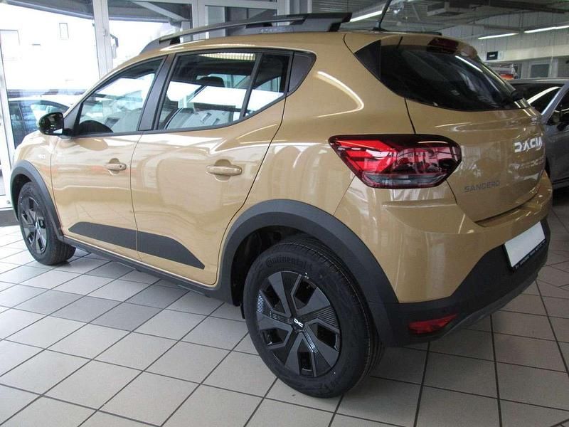 Gebraucht Dacia Sandero Expression 91 PS (66 kW) 2024 Beige Limousine