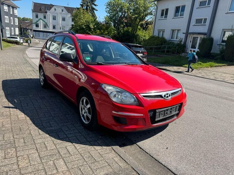 Rot Gebraucht 2009 Hyundai i30 Classic Kombi | 2.900 € (Fairer Preis) - Bild 1/4