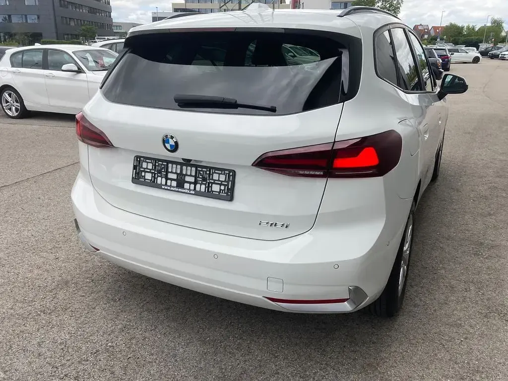 Gebraucht BMW 218 Active Tourer 136 PS (100 kW) 2023 Weiß Van / Kleinbus