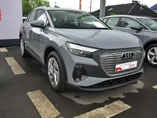 Gebraucht Audi Q4 e-tron Comfort 144 kW (197 PS) 2023 Kieselgrau SUV