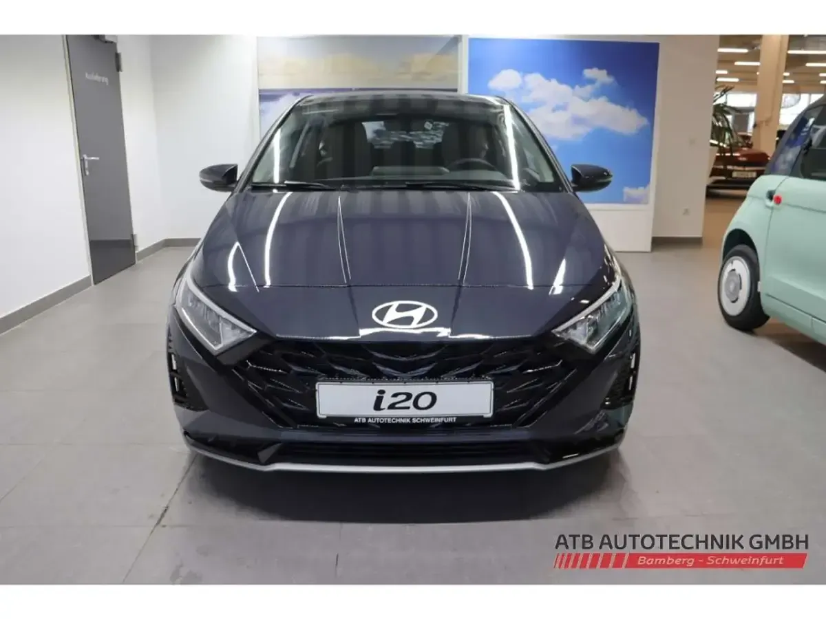 Neu Hyundai i20 Trend 90 PS (66 kW) 2026 Mineraleffekt (grau Limousine