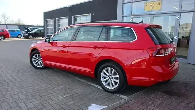Gebraucht VW Passat Business 122 PS (89 kW) 2023 Rot Kombi