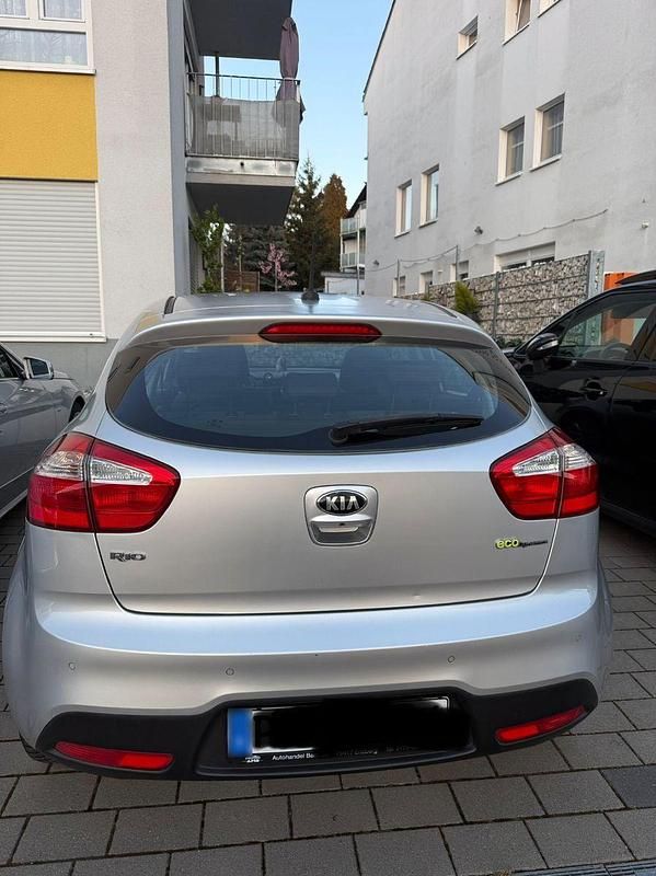 Gebraucht Kia Rio Edition 7 86 PS (63 kW) 2014 Grau Kleinwagen