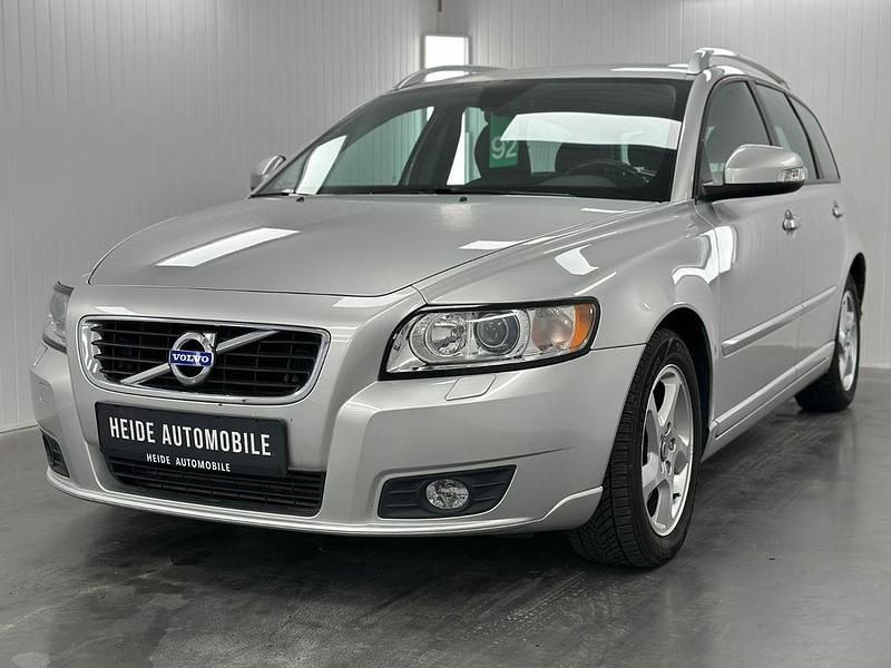 Silber Gebraucht 2012 Volvo V50 Business Edition Kombi | 6.999 € (Etwas zu teuer) - Bild 1/4