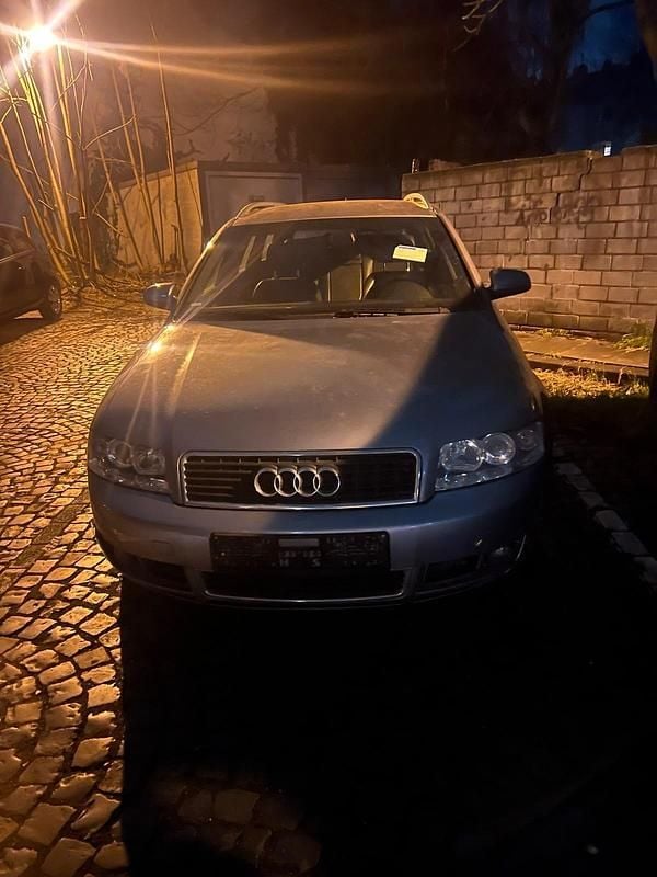 Silber Gebraucht 2003 Audi A4 Kombi | 1.000 € (Superpreis) - Bild 1/4