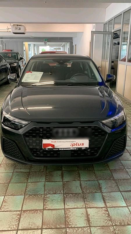 Grau Gebraucht 2019 Audi A1 Sport Kleinwagen | 14.650 € (Guter Preis) - Bild 1/4