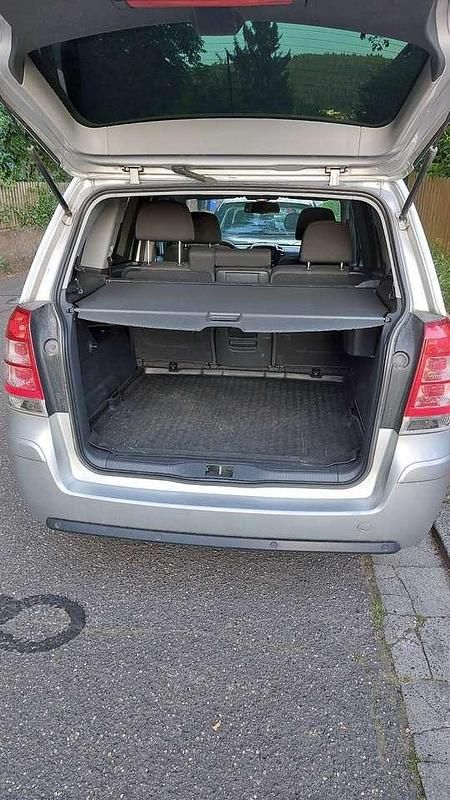 Silber Gebraucht 2013 Opel Zafira Family Van / Kleinbus | 4.000 € (Fairer Preis) - Bild 1/4