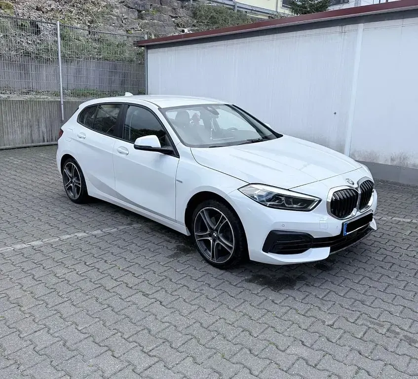 Gebraucht BMW 116 Advantage 109 PS (80 kW) 2021 Weiß Kleinwagen