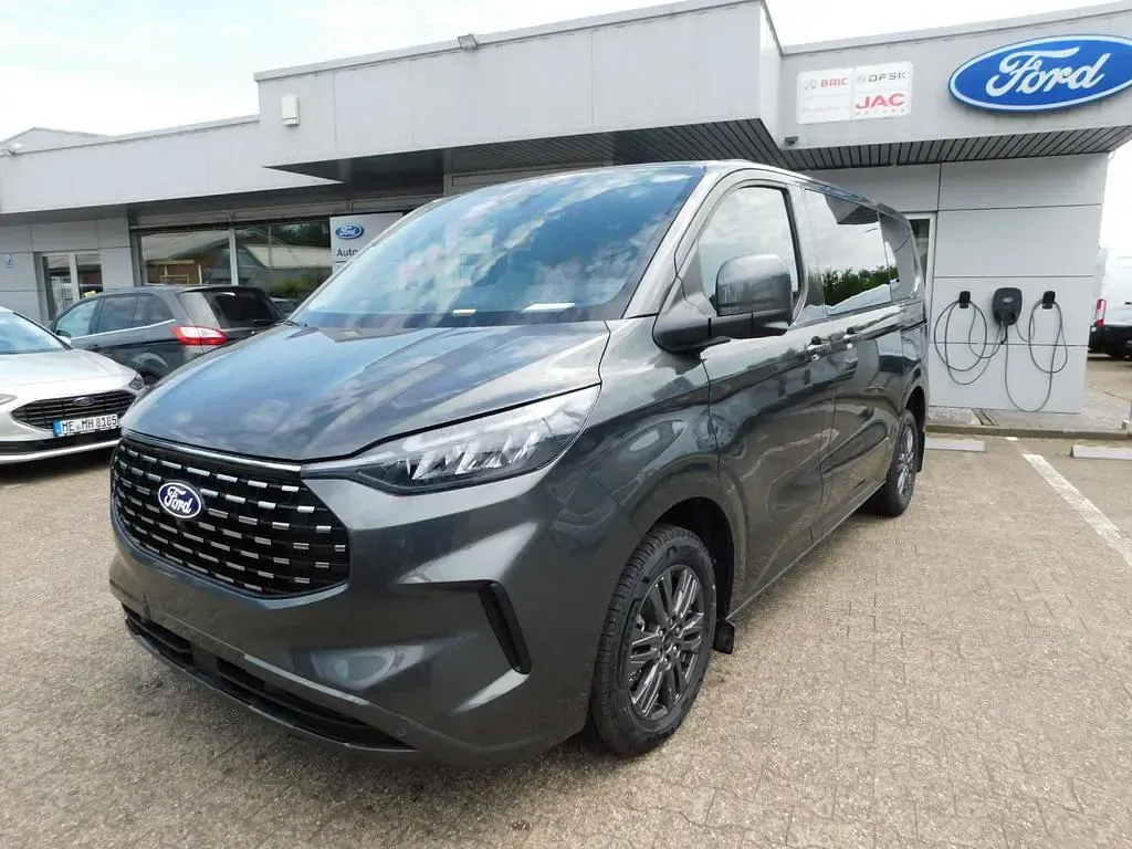 Neu Ford Tourneo Titanium 170 PS (125 kW) 2026 Grau Van / Kleinbus