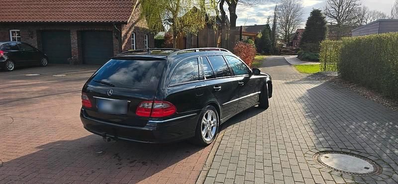 Używany Mercedes E280 190 KM (139 kW) 2007 Czarny Kombi