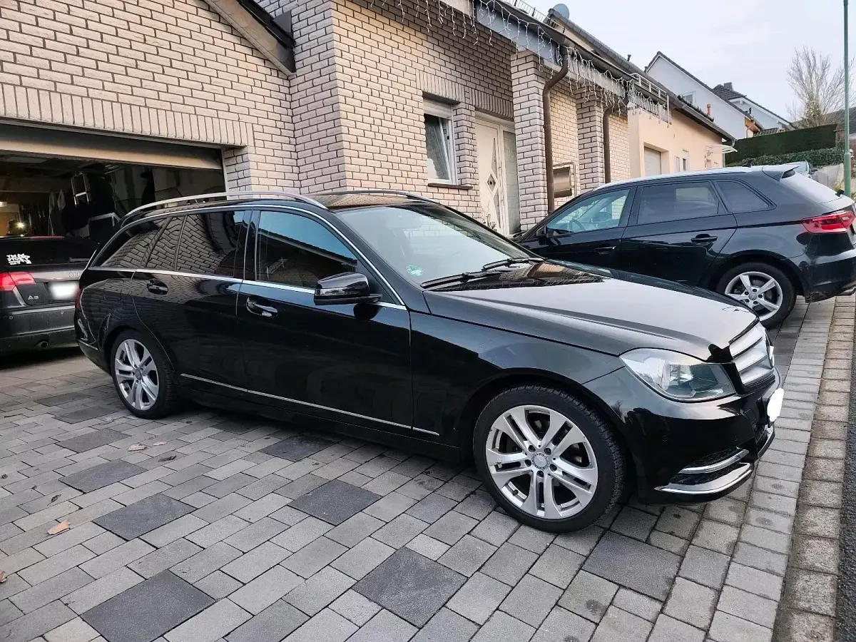 Gebraucht Mercedes C180 156 PS (114 kW) 2012 Schwarz Kombi