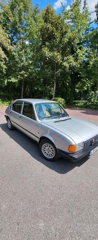 Silber Gebraucht 1983 Alfa Romeo Alfasud Limousine | 8.800 € - Bild 1/4