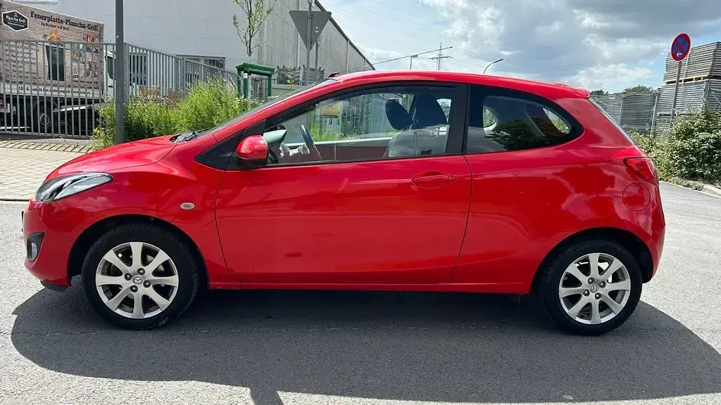 Gebraucht Mazda 2 Active 75 PS (55 kW) 2011 Rot Kleinwagen