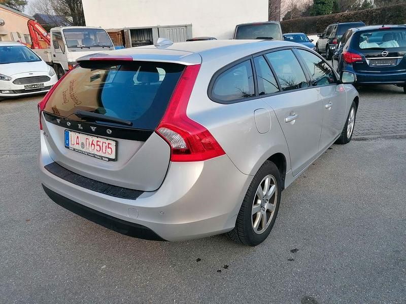 Gebraucht Volvo V60 Kinetic 136 PS (100 kW) 2012 Silber Kombi