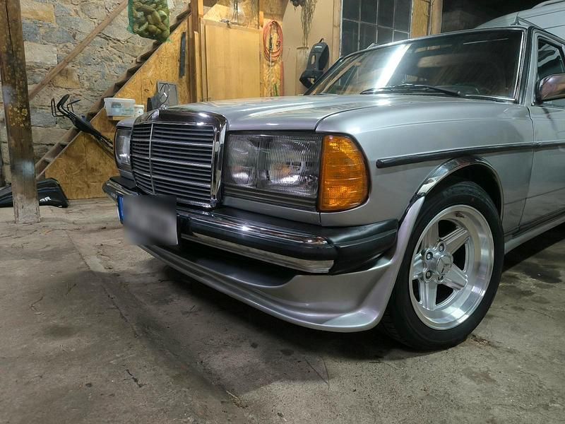 Gebraucht Mercedes E280 185 PS (136 kW) 1983 Silber Kombi