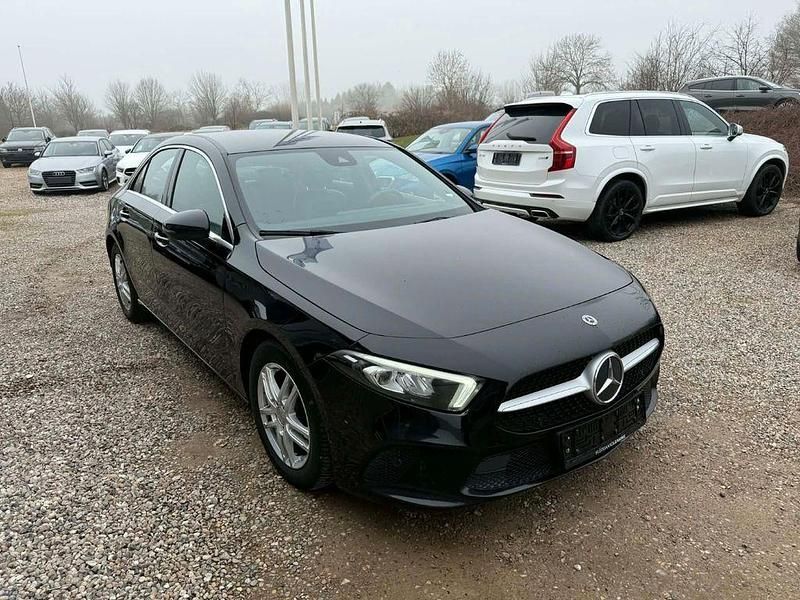 Gebraucht Mercedes A200 150 PS (110 kW) 2022 Schwarz Limousine