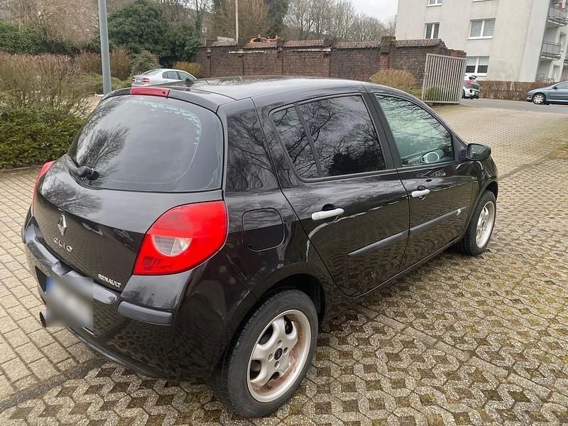 Gebraucht Renault Clio II 88 PS (64 kW) 2006 Schwarz Kleinwagen
