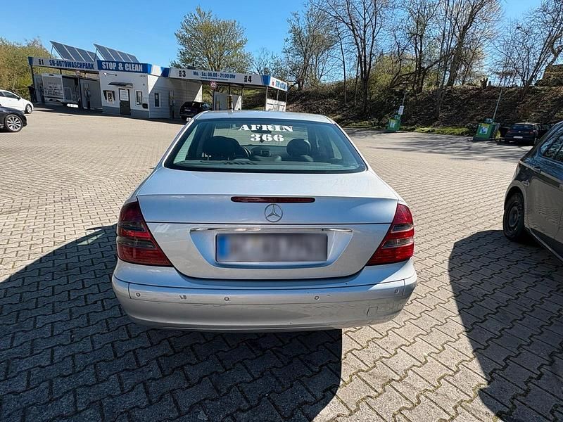 Gebraucht Mercedes E220 150 PS (110 kW) 2005 Limousine