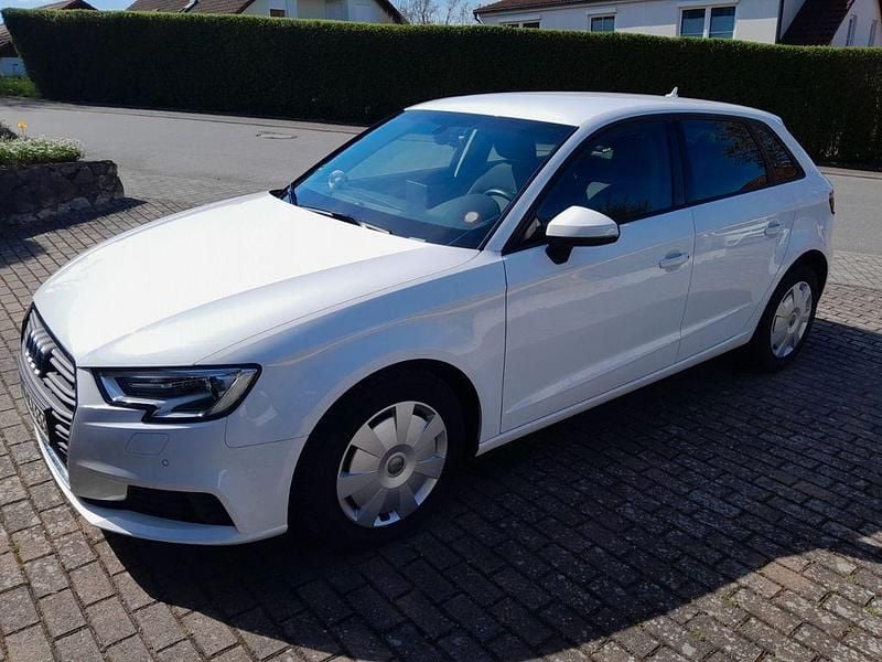 Second-hand Audi A3 116 CP (85 kW) 2018 Alb Berlinǎ