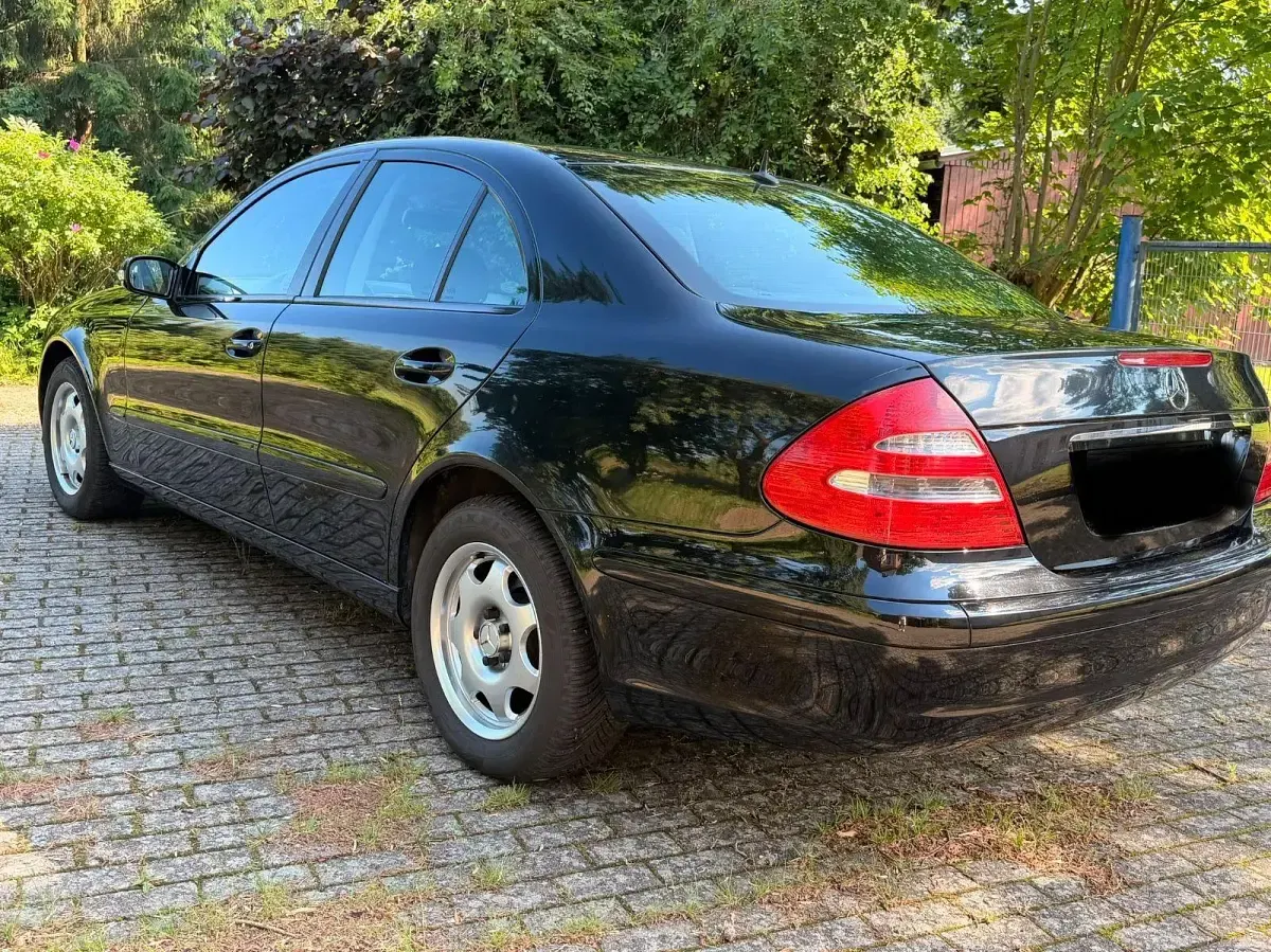 Gebraucht Mercedes E200 163 PS (119 kW) 2003 Schwarz Limousine