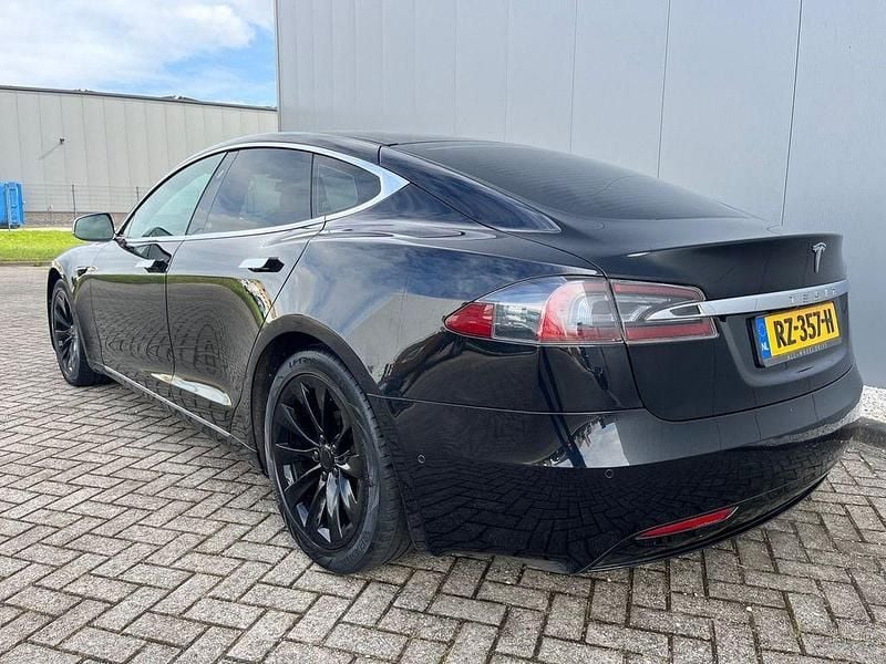Second-hand Tesla Model S 244 kW (333 CP) 2018 Negru Hatchback