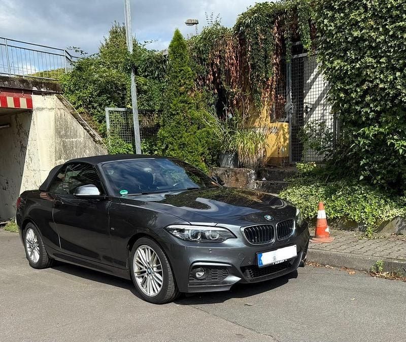 Grau Gebraucht 2018 BMW 218 M Sport Cabrio | 20.900 € (Fairer Preis) - Bild 1/4