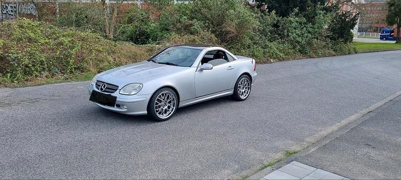 Silber Gebraucht 2001 Mercedes SLK320 Cabrio | 6.800 € (Fairer Preis) - Bild 1/4