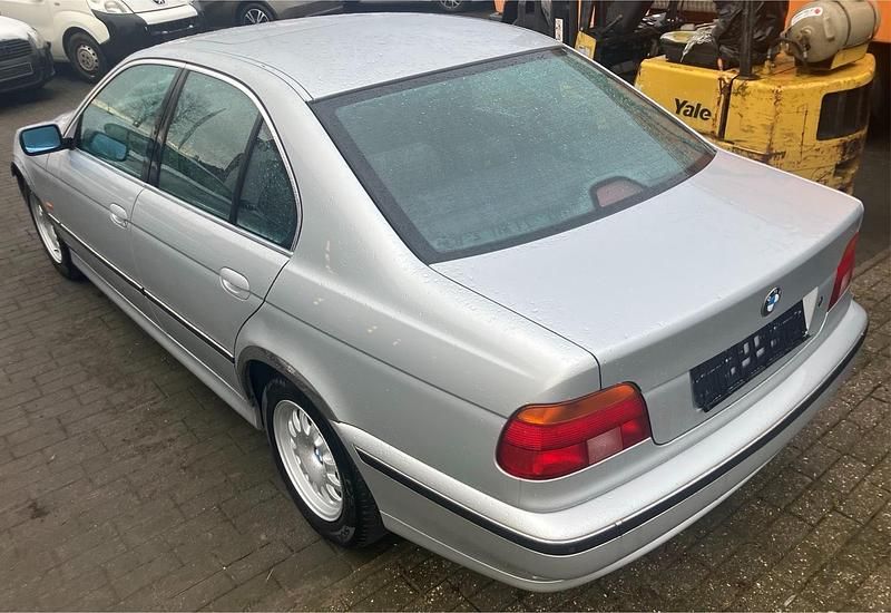 Gebraucht BMW 520 150 PS (110 kW) 2000 Silber Limousine