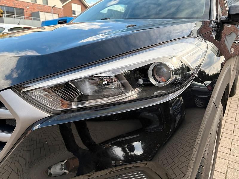 Gebraucht Hyundai Tucson 116 PS (85 kW) 2016 Schwarz SUV