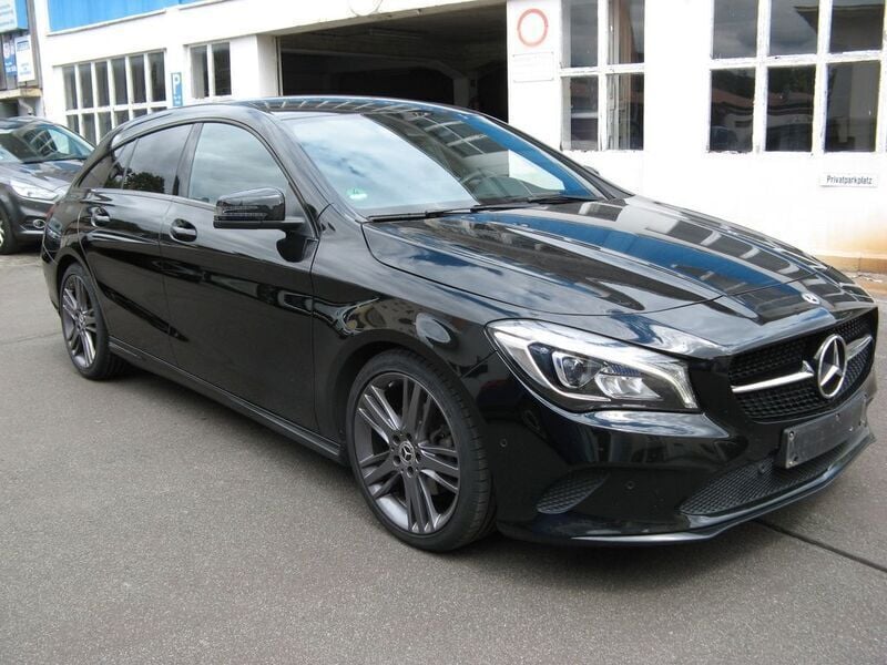 Schwarz Gebraucht 2018 Mercedes CLA200 Shooting Brake Urban Kombi | 15.000 € (Fairer Preis) - Bild 1/4