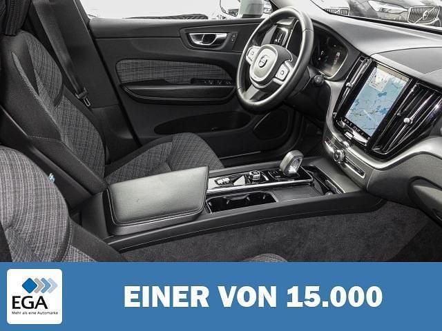 Gebraucht Volvo XC60 Momentum 197 PS (144 kW) 2022 Metallic SUV