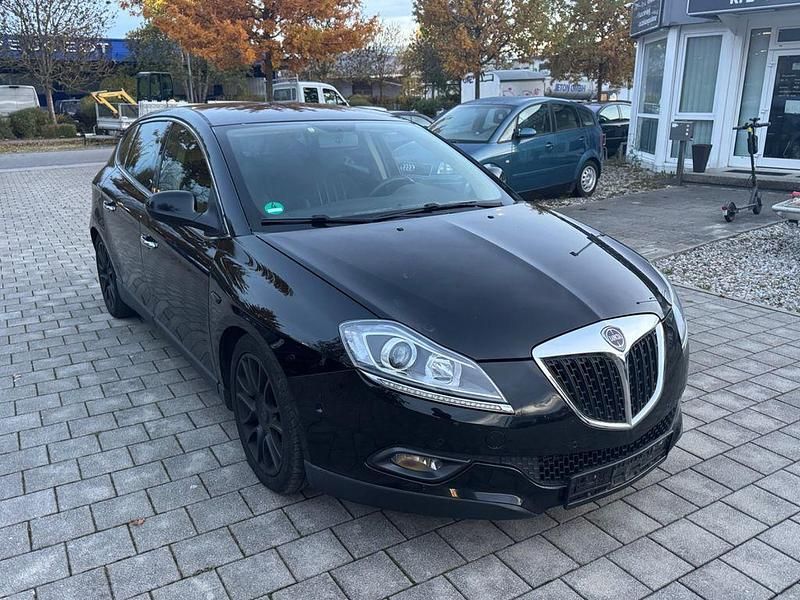 Gebraucht Lancia Delta 165 PS (121 kW) 2011 Schwarz Kleinwagen