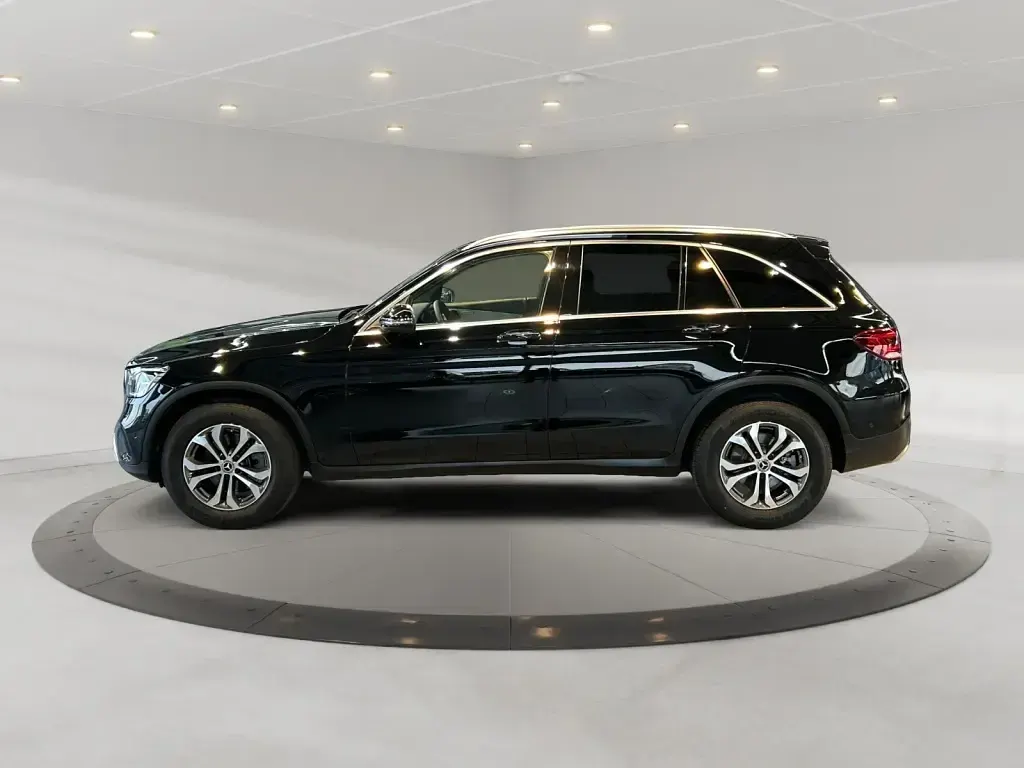 Gebraucht Mercedes GLC220 194 PS (142 kW) 2022 Unilack schwarz SUV
