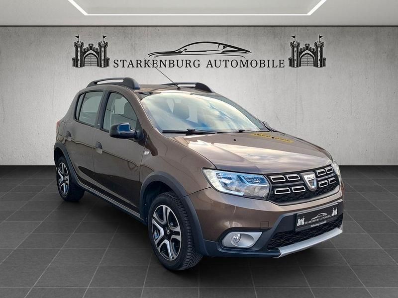 Gebraucht Dacia Sandero Celebration 90 PS (66 kW) 2018 Braun SUV
