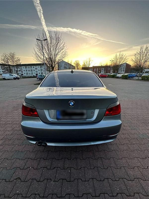 Gebraucht BMW 530 248 PS (182 kW) 2008 Grau Limousine